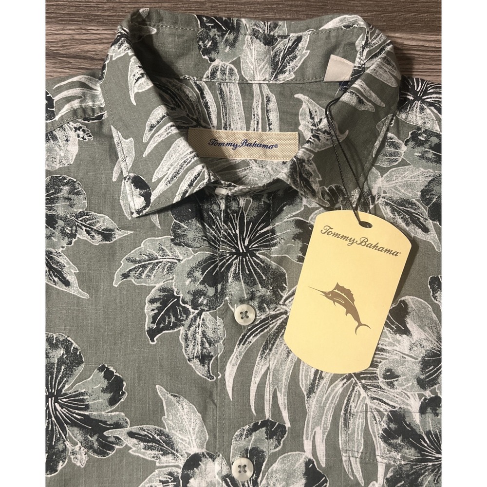 Tommy Bahama Iceberg Green Tropical Floral Camp Shirt Hawaiian Sz Medium NWT